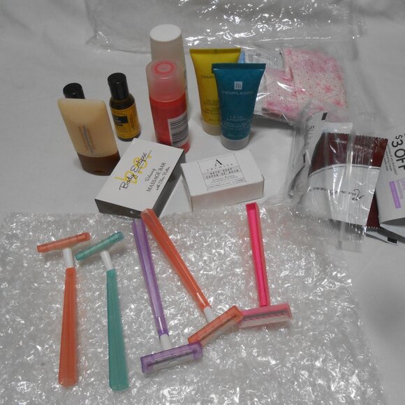 FAMILY LOT TRAVEL & FULL SIZE LOTION SHAMPOO DEODORANT RAZORS PANTY LINERS SOAP - Picture 3 of 9